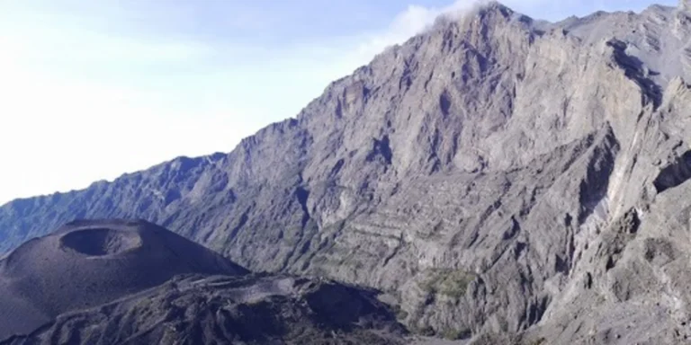 Climbing Mount Meru: The Ultimate Guide to Tanzania’s Hidden Trekking Gem